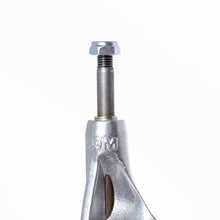 Load image into Gallery viewer, INDEPENDENT POLISHED MID SKATEBOARD TRUCKS (SOLD IN SET)
